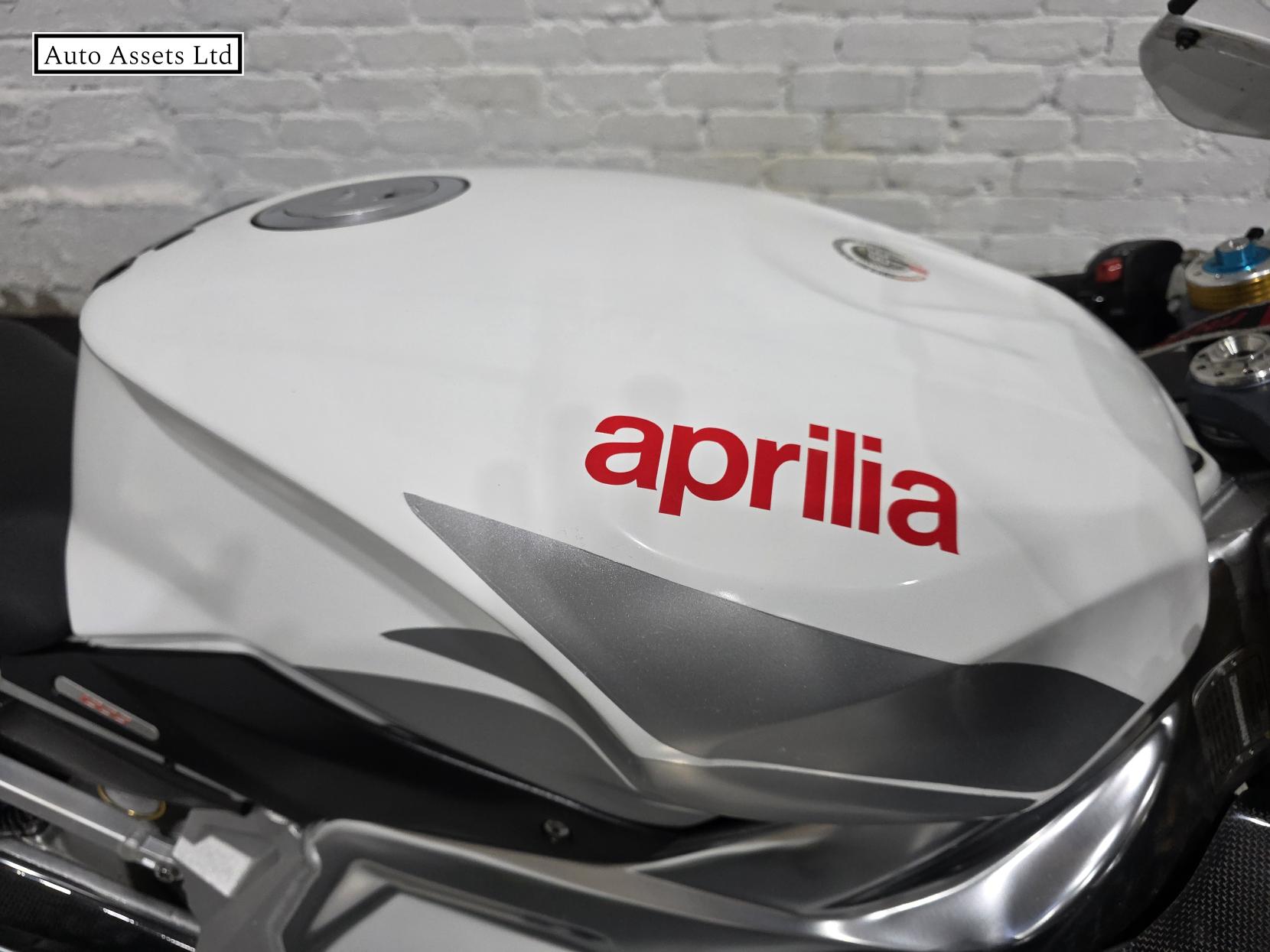 Aprilia RSV 1000 1000 R Petrol Manual (143 bhp)