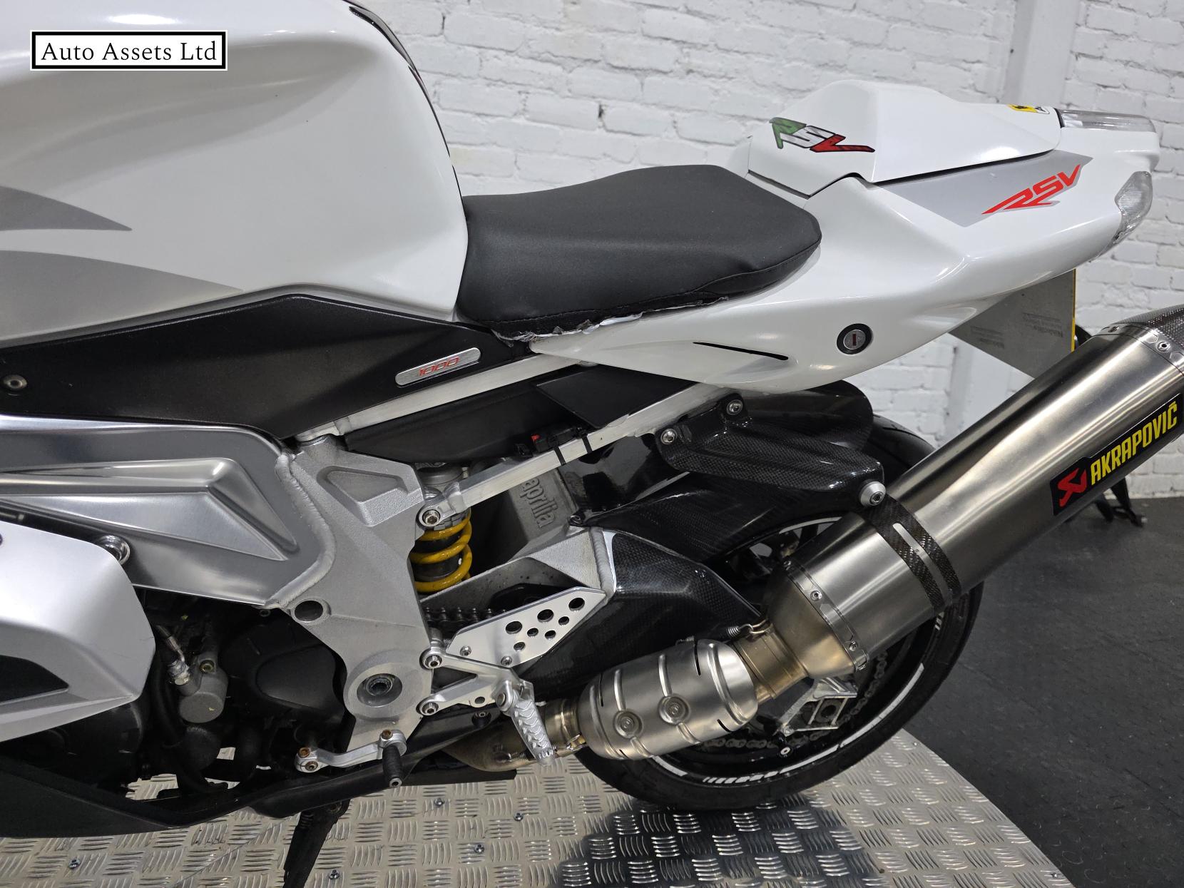 Aprilia RSV 1000 1000 R Petrol Manual (143 bhp)