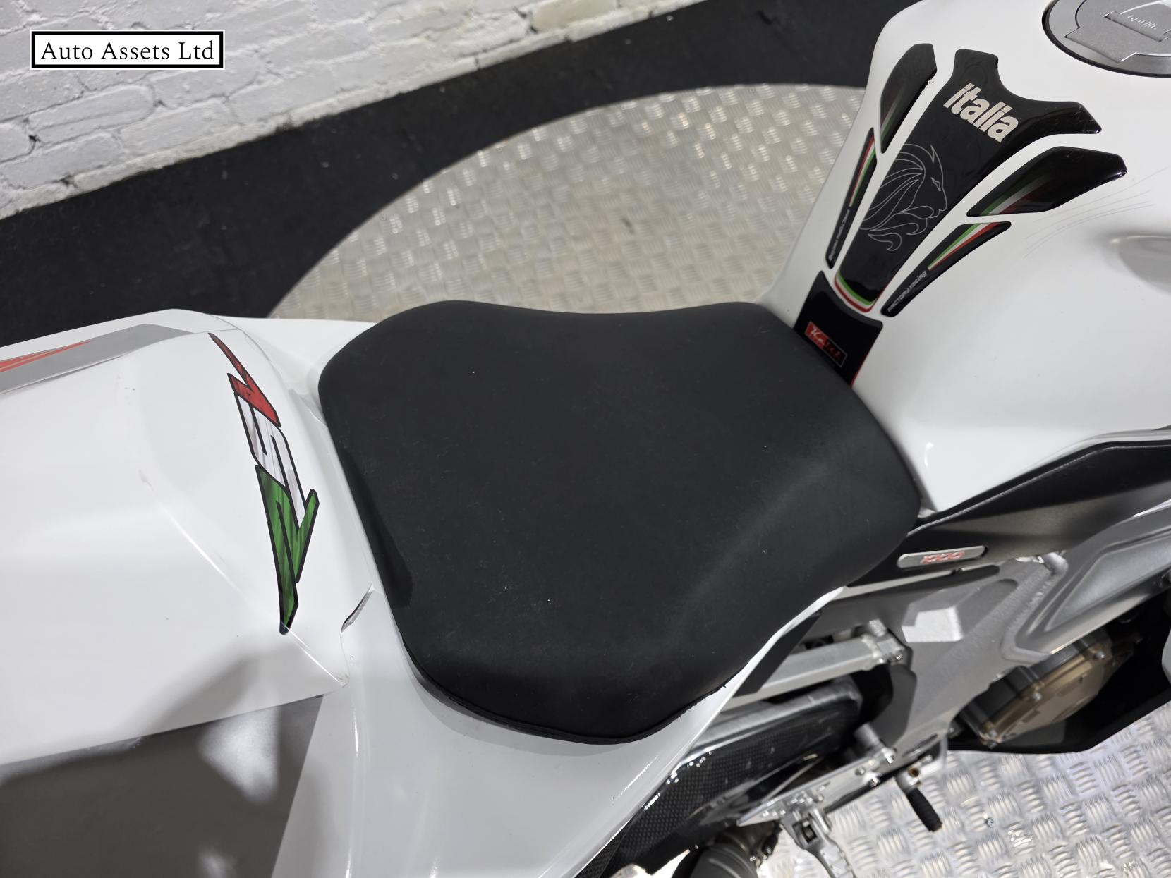 Aprilia RSV 1000 1000 R Petrol Manual (143 bhp)
