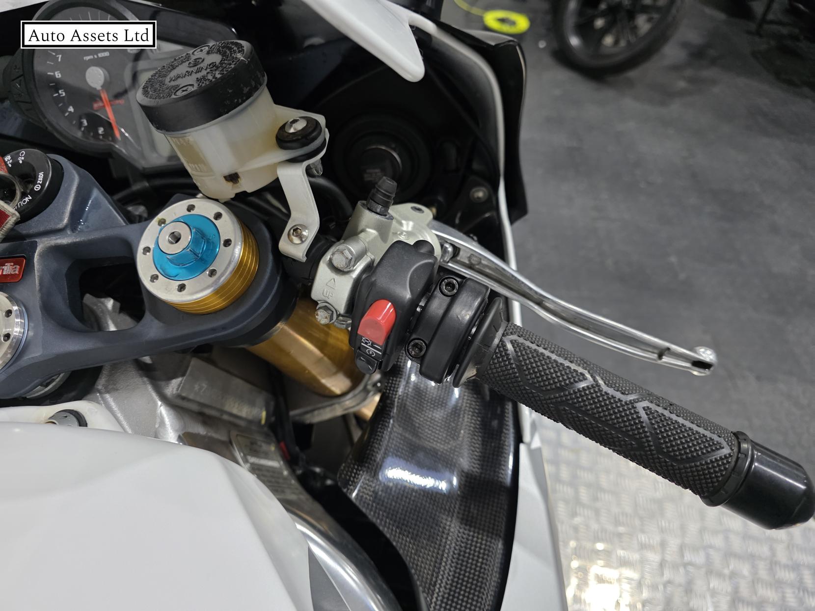 Aprilia RSV 1000 1000 R Petrol Manual (143 bhp)