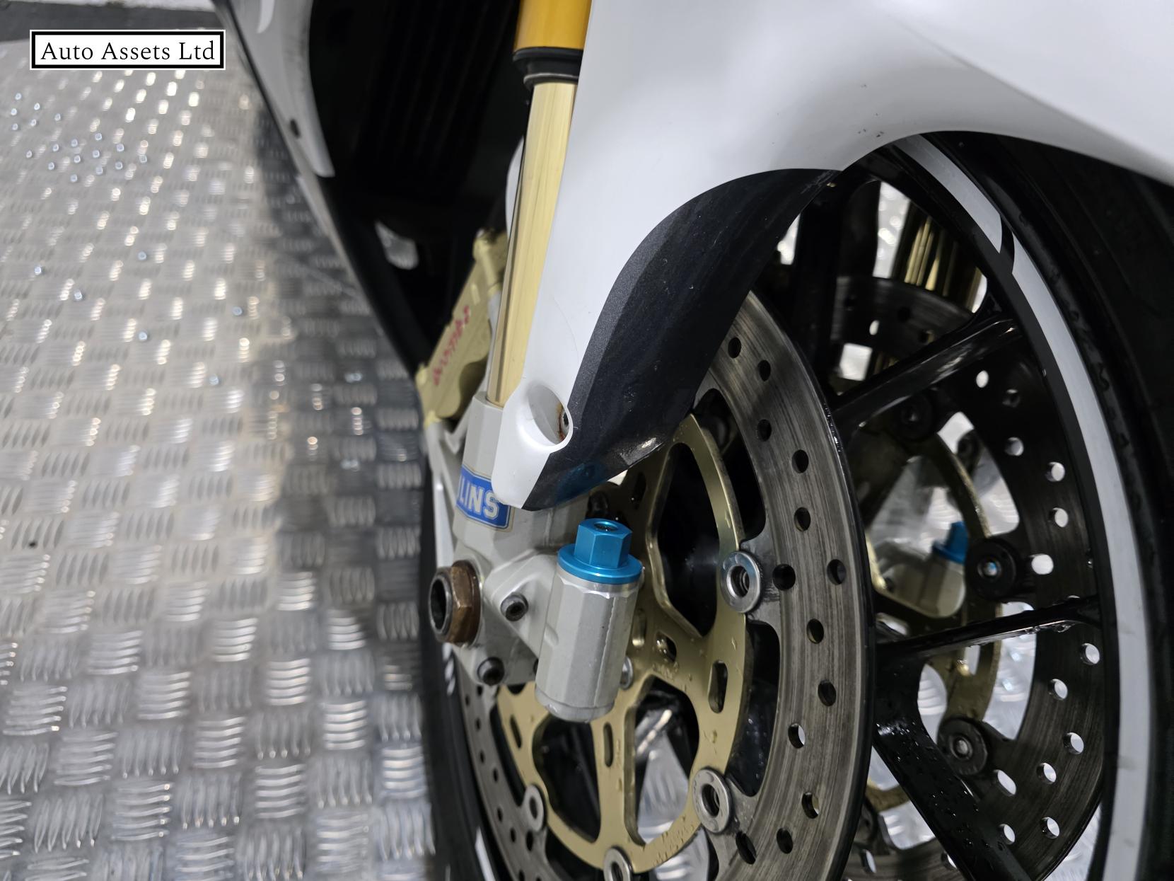 Aprilia RSV 1000 1000 R Petrol Manual (143 bhp)
