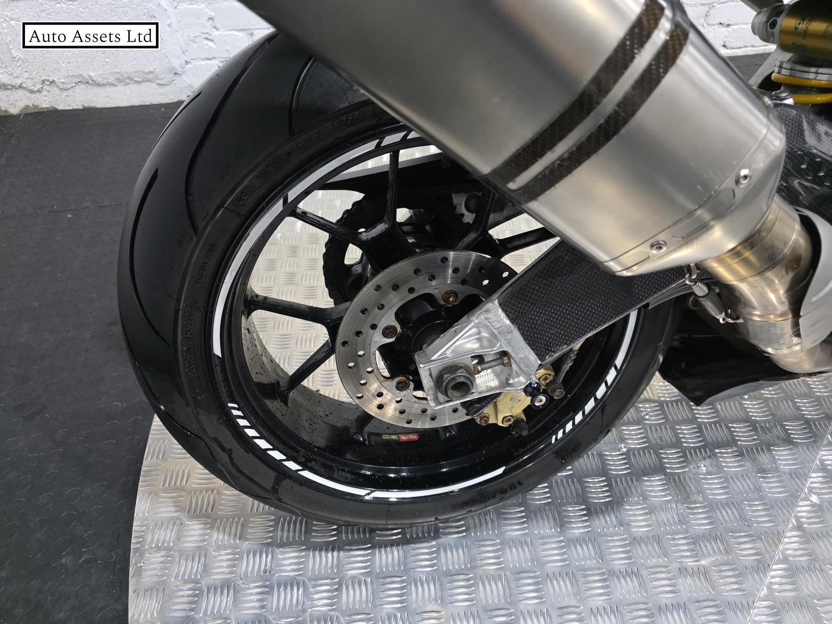 Aprilia RSV 1000 1000 R Petrol Manual (143 bhp)