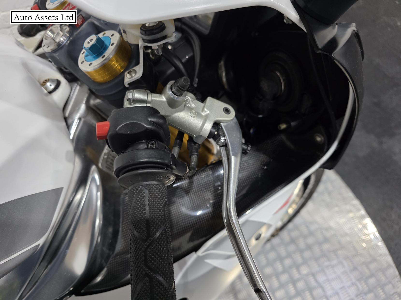 Aprilia RSV 1000 1000 R Petrol Manual (143 bhp)