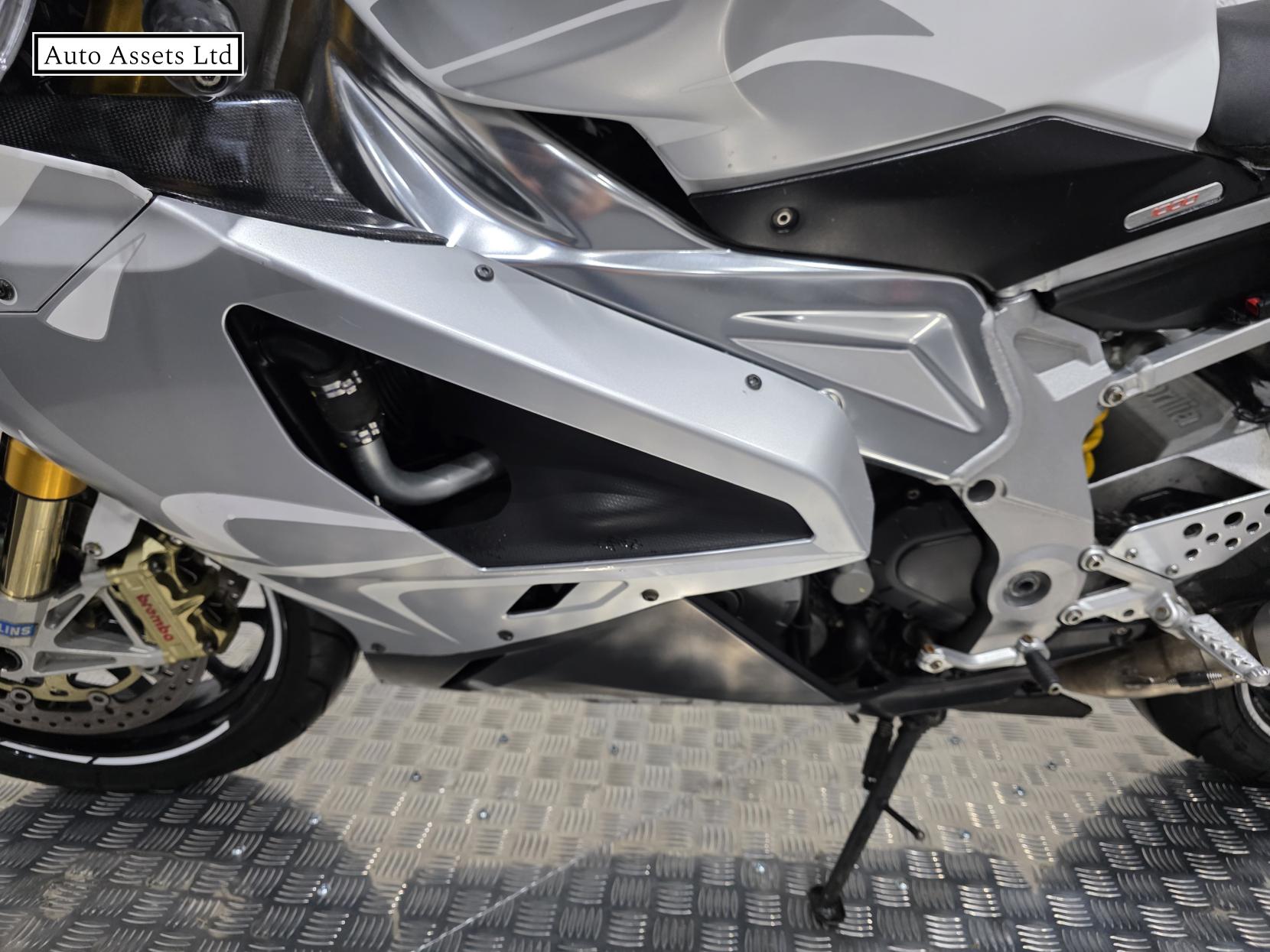 Aprilia RSV 1000 1000 R Petrol Manual (143 bhp)