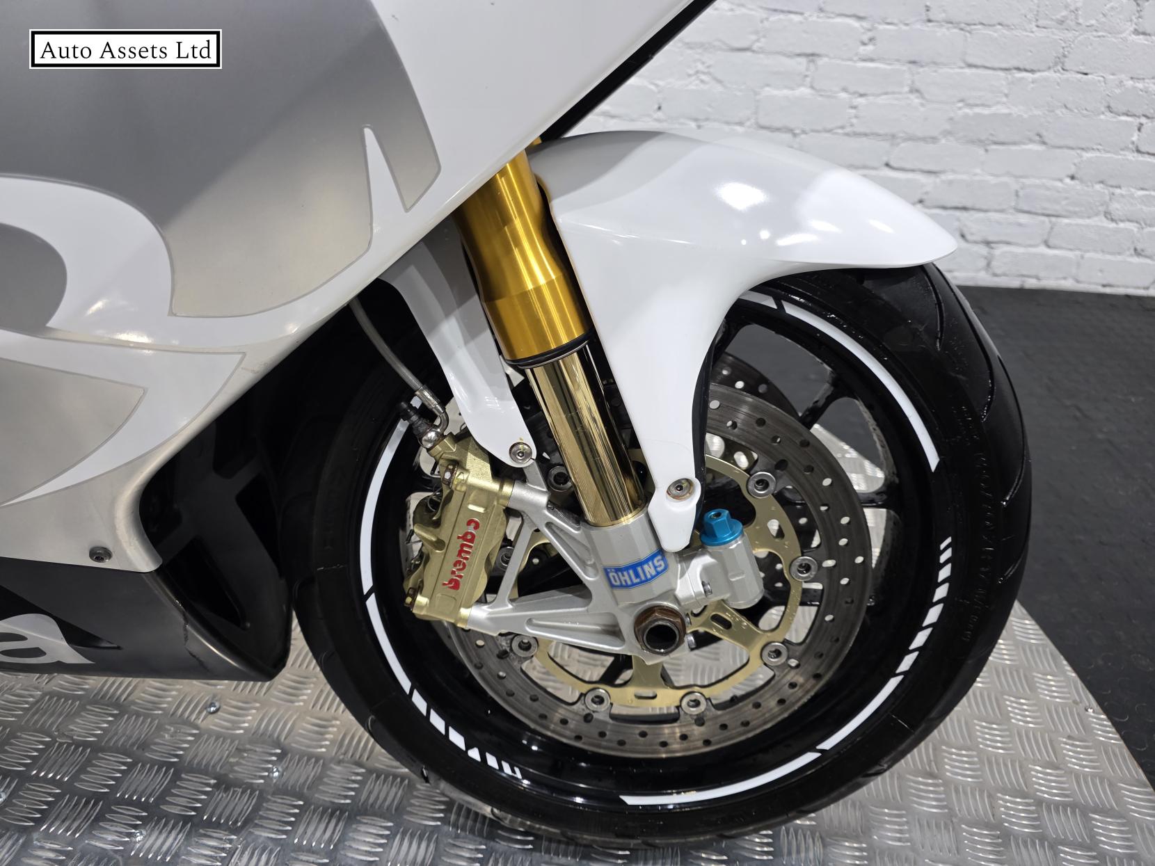 Aprilia RSV 1000 1000 R Petrol Manual (143 bhp)