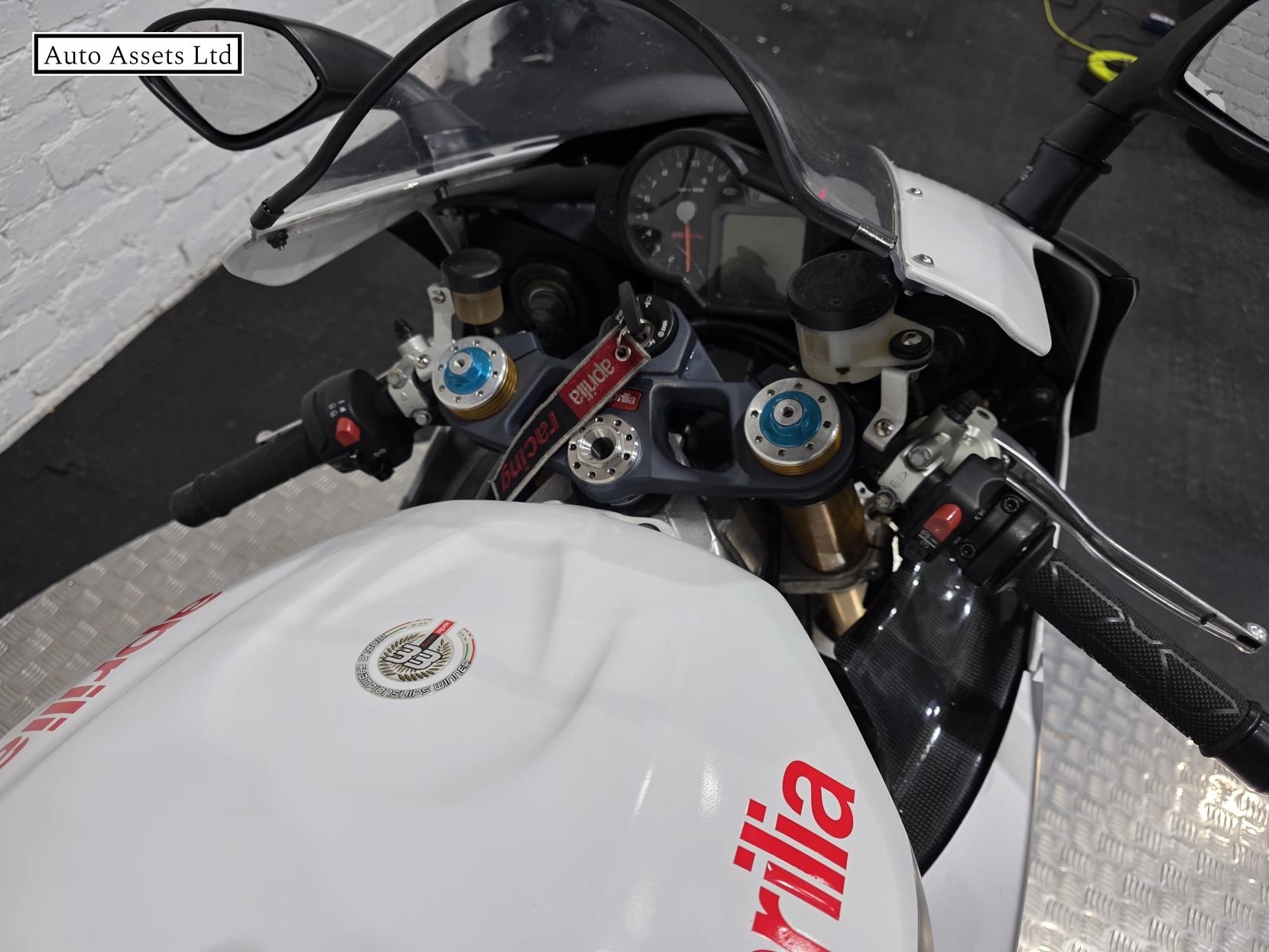 Aprilia RSV 1000 1000 R Petrol Manual (143 bhp)