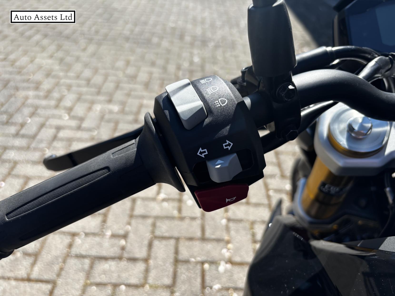 BMW G 310 R 310 Naked Petrol Manual Euro 5 (34 ps)