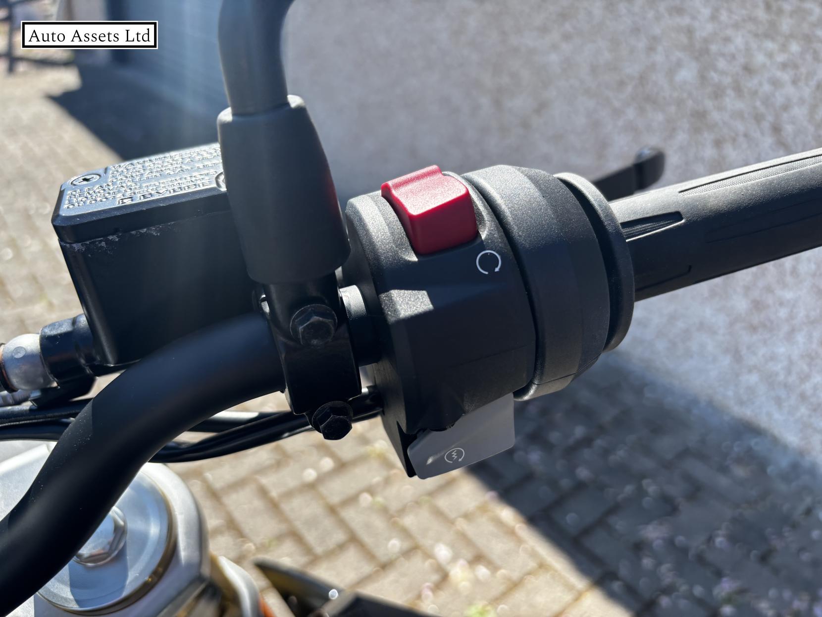 BMW G 310 R 310 Naked Petrol Manual Euro 5 (34 ps)