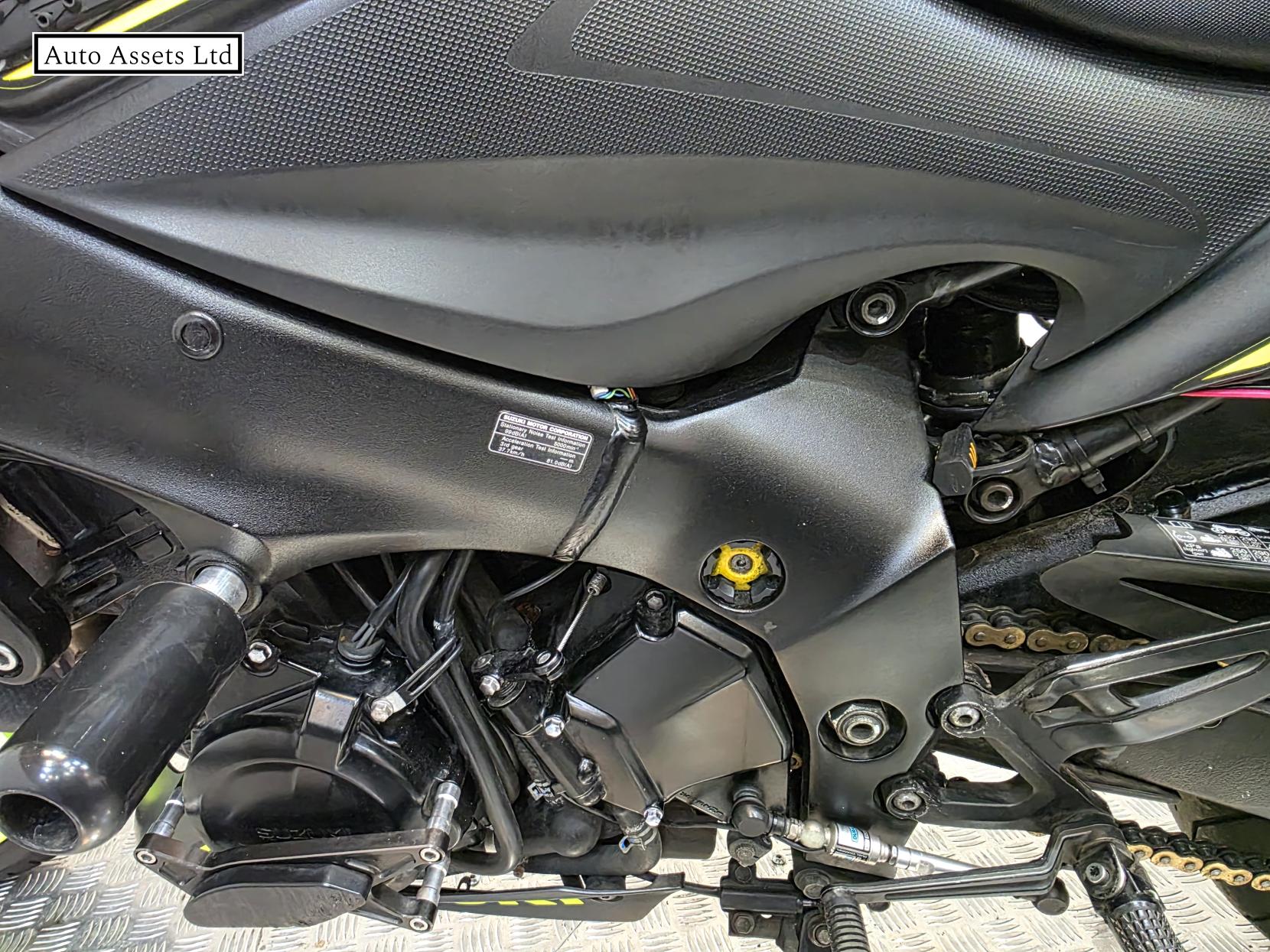 Suzuki GSX-S1000 1000 Naked Petrol Manual Euro 4 (152 ps)
