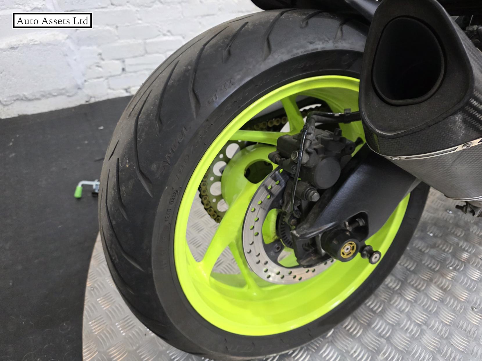 Suzuki GSX-S1000 1000 Naked Petrol Manual Euro 4 (152 ps)