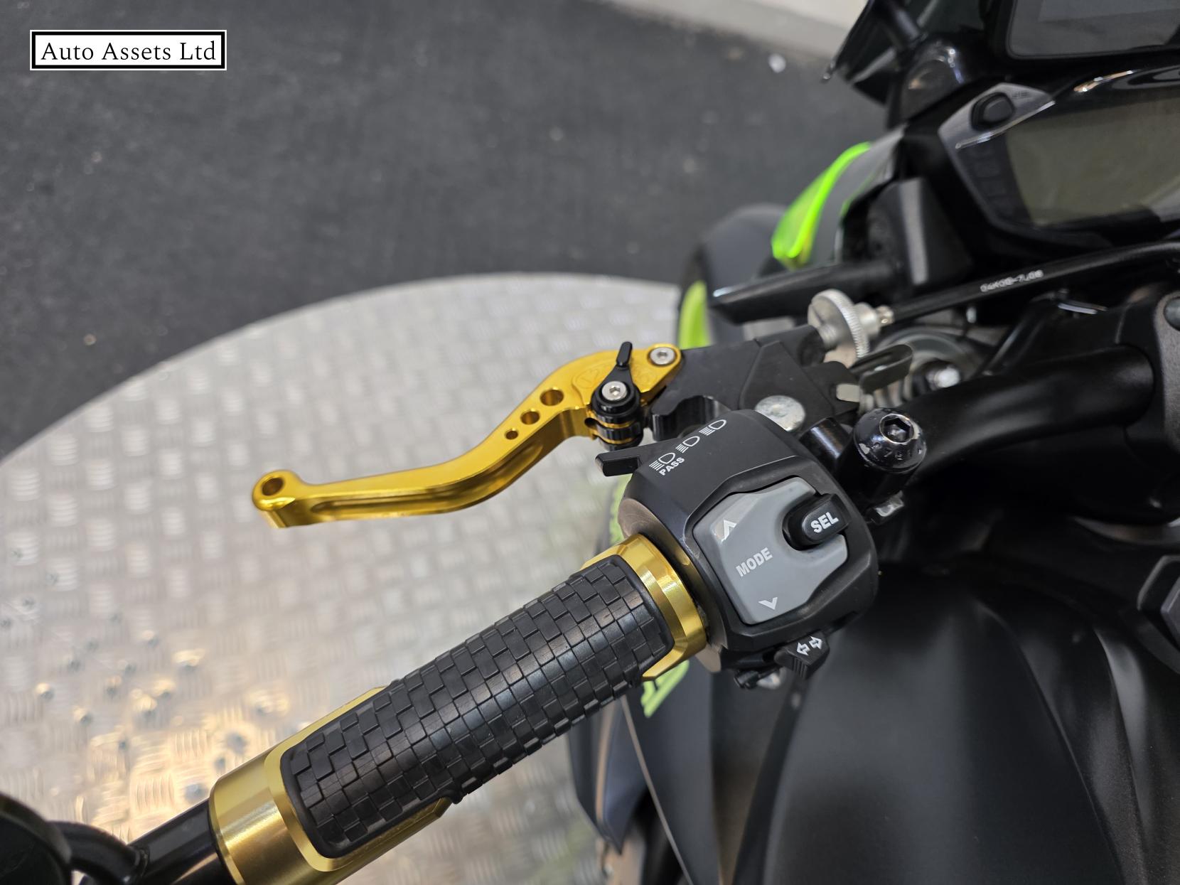 Suzuki GSX-S1000 1000 Naked Petrol Manual Euro 4 (152 ps)