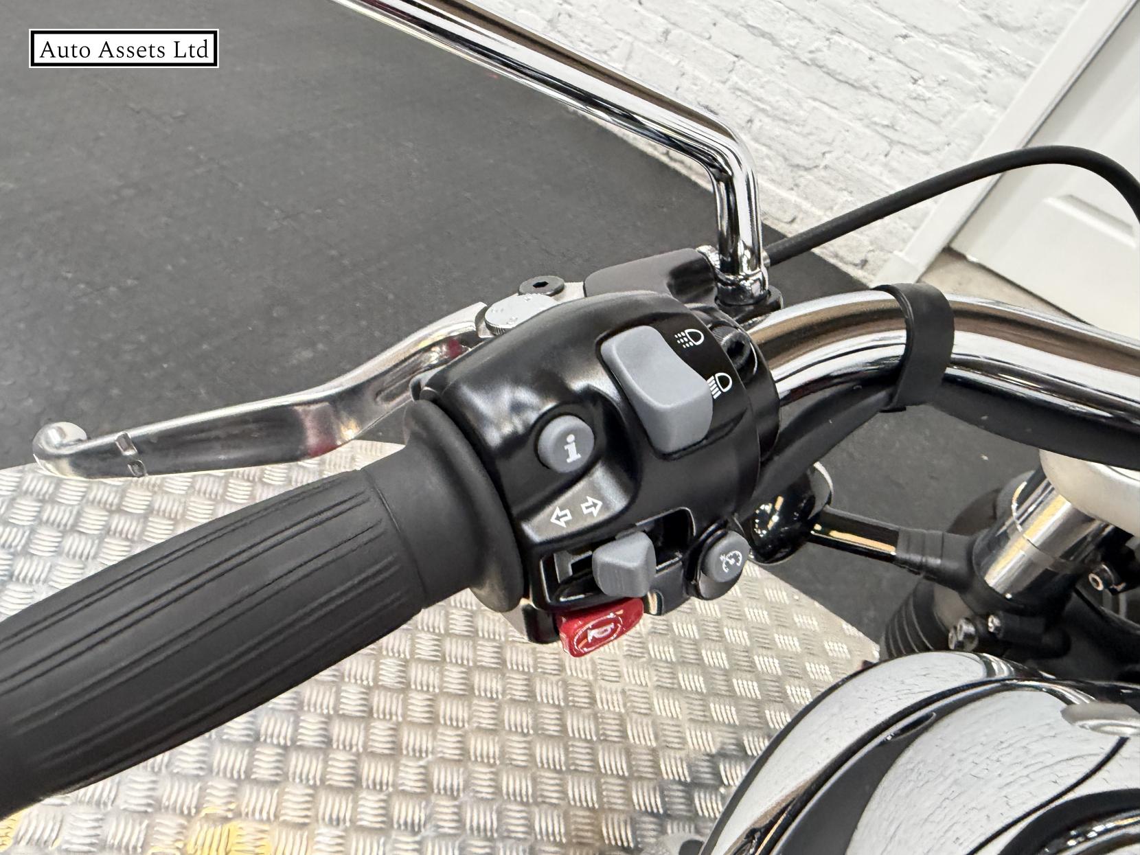 Triumph Speedmaster 1200 1200 Custom Cruiser Petrol Manual Euro 5 (79 ps)