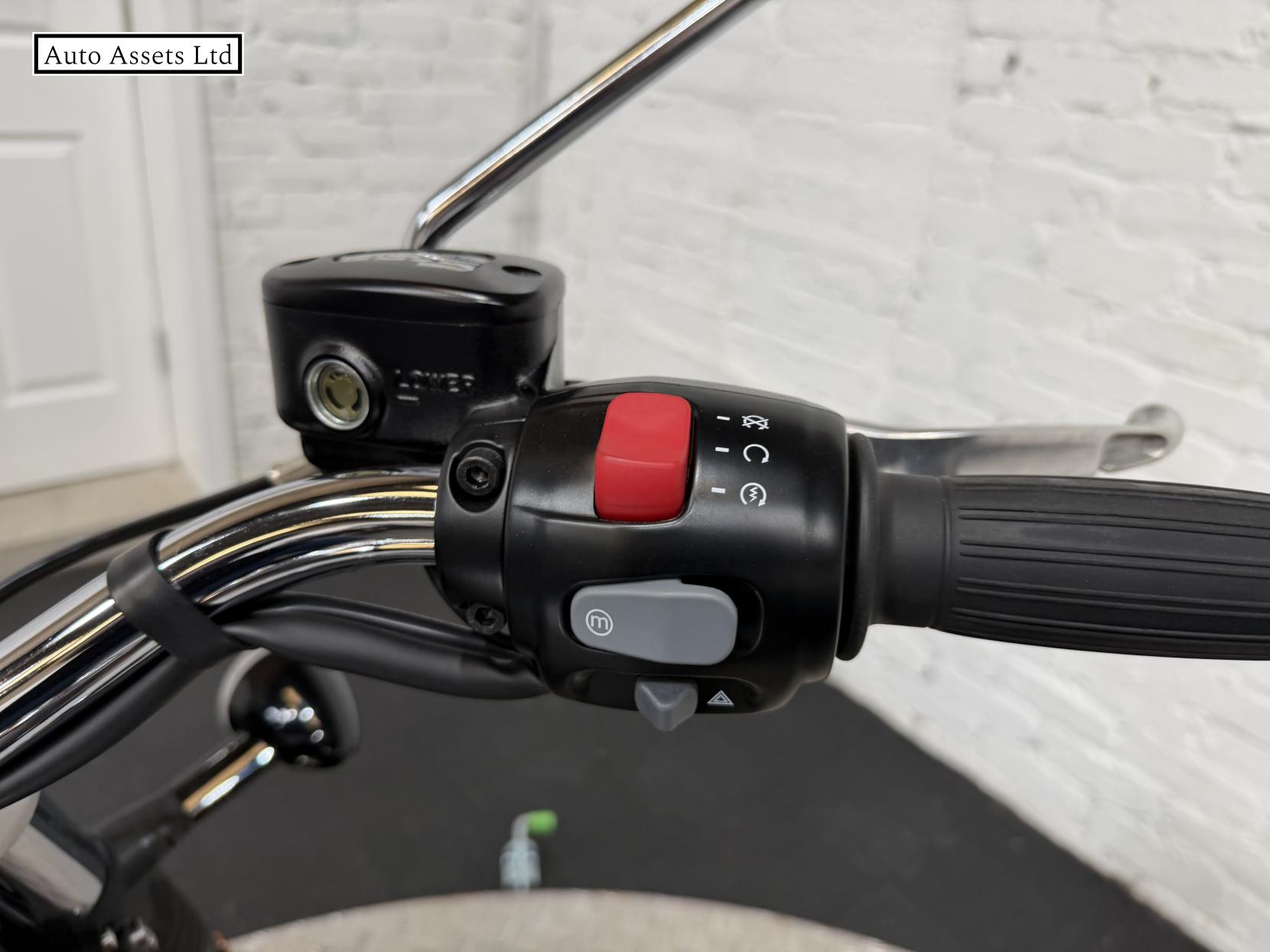 Triumph Speedmaster 1200 1200 Custom Cruiser Petrol Manual Euro 5 (79 ps)