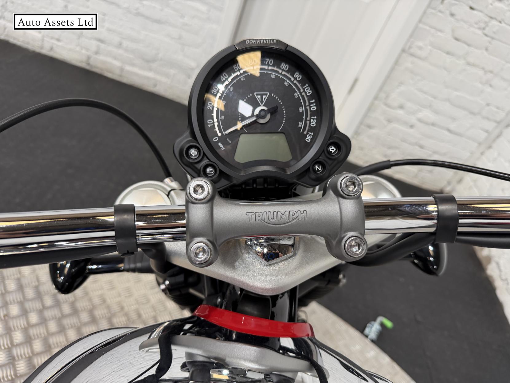 Triumph Speedmaster 1200 1200 Custom Cruiser Petrol Manual Euro 5 (79 ps)