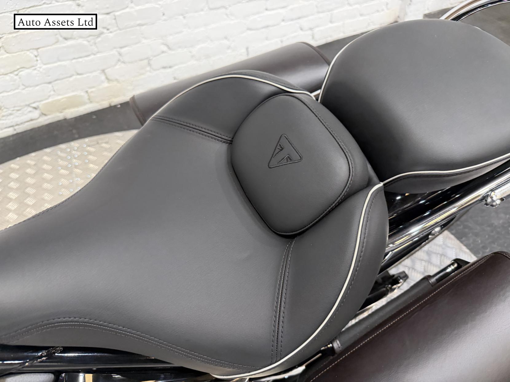 Triumph Speedmaster 1200 1200 Custom Cruiser Petrol Manual Euro 5 (79 ps)