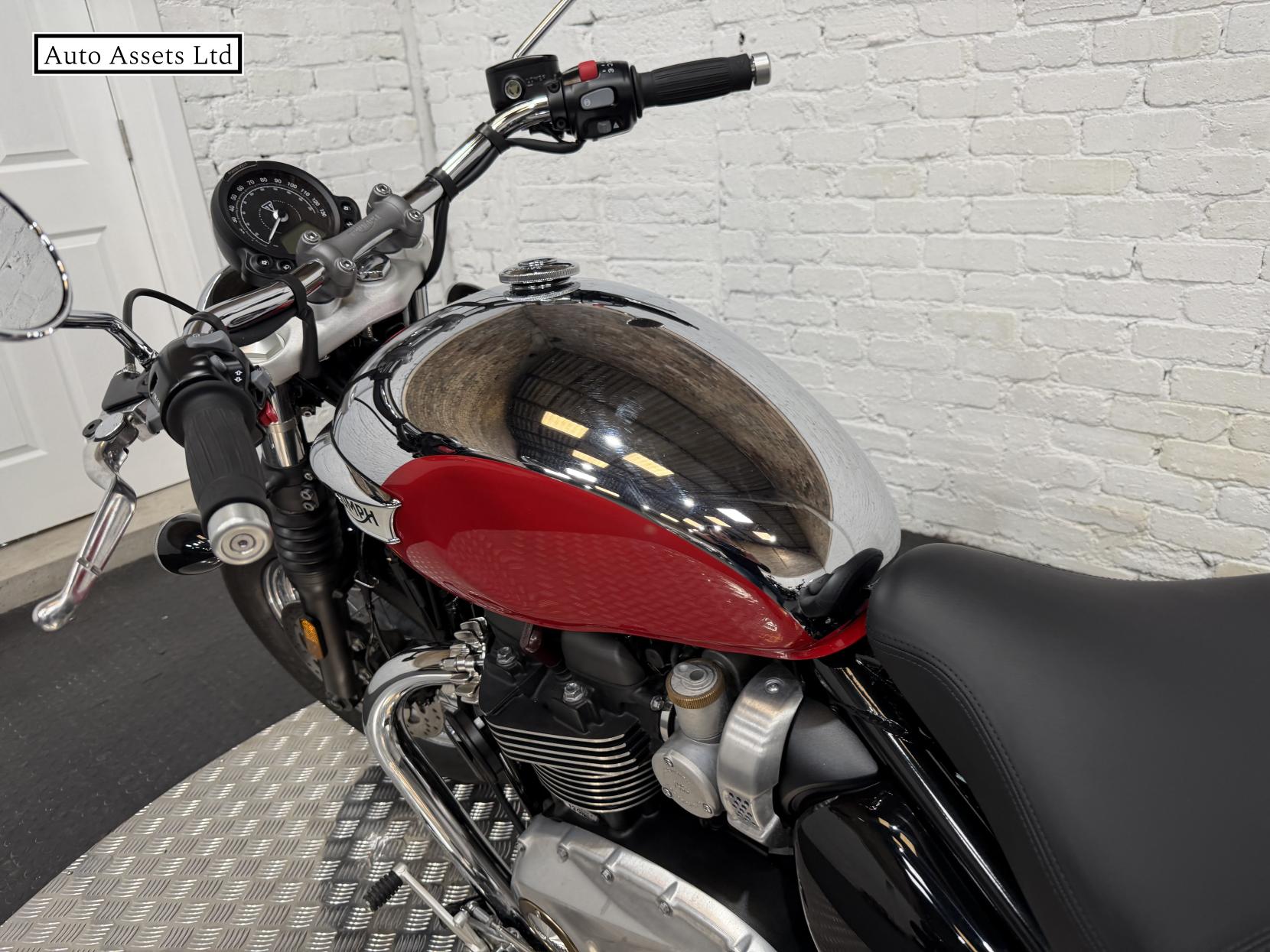 Triumph Speedmaster 1200 1200 Custom Cruiser Petrol Manual Euro 5 (79 ps)