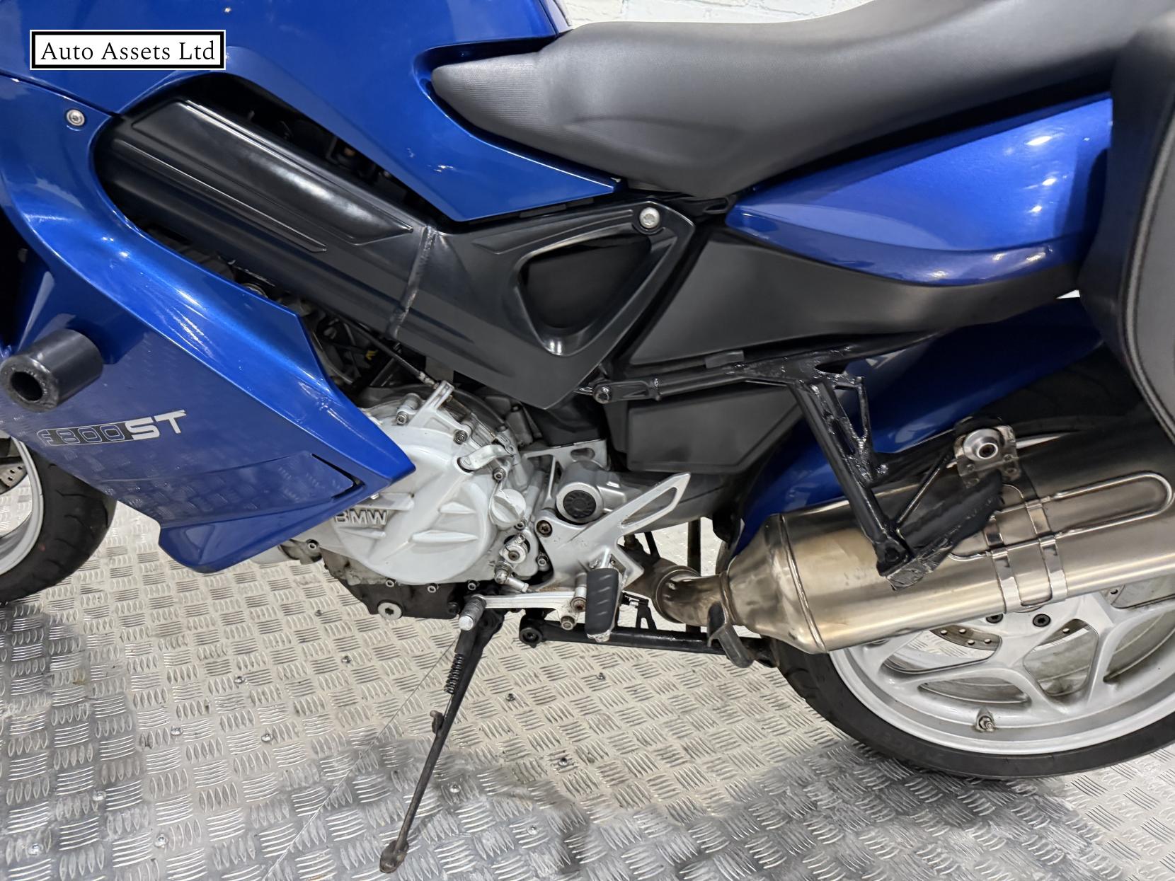 BMW F 800 ST 800 ST Petrol Manual (85 bhp)