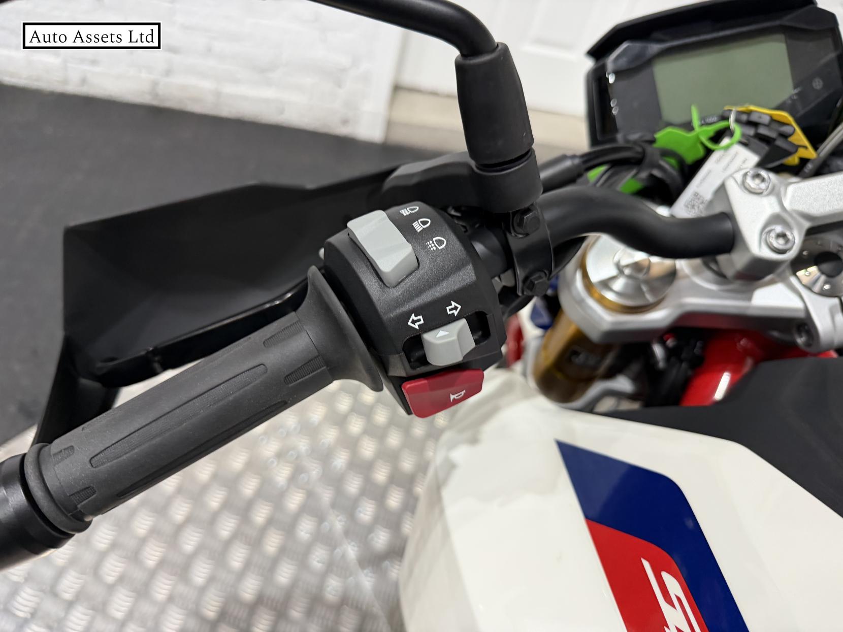 BMW G 310 R 310 Naked Petrol Manual Euro 5 (34 ps)