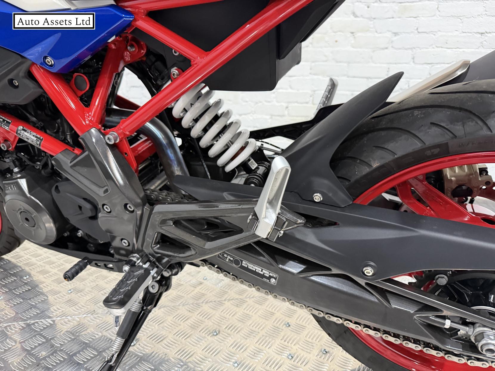 BMW G 310 R 310 Naked Petrol Manual Euro 5 (34 ps)