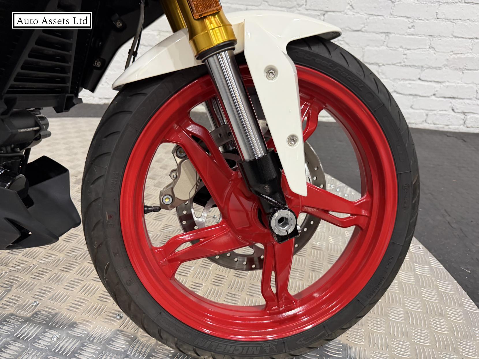 BMW G 310 R 310 Naked Petrol Manual Euro 5 (34 ps)