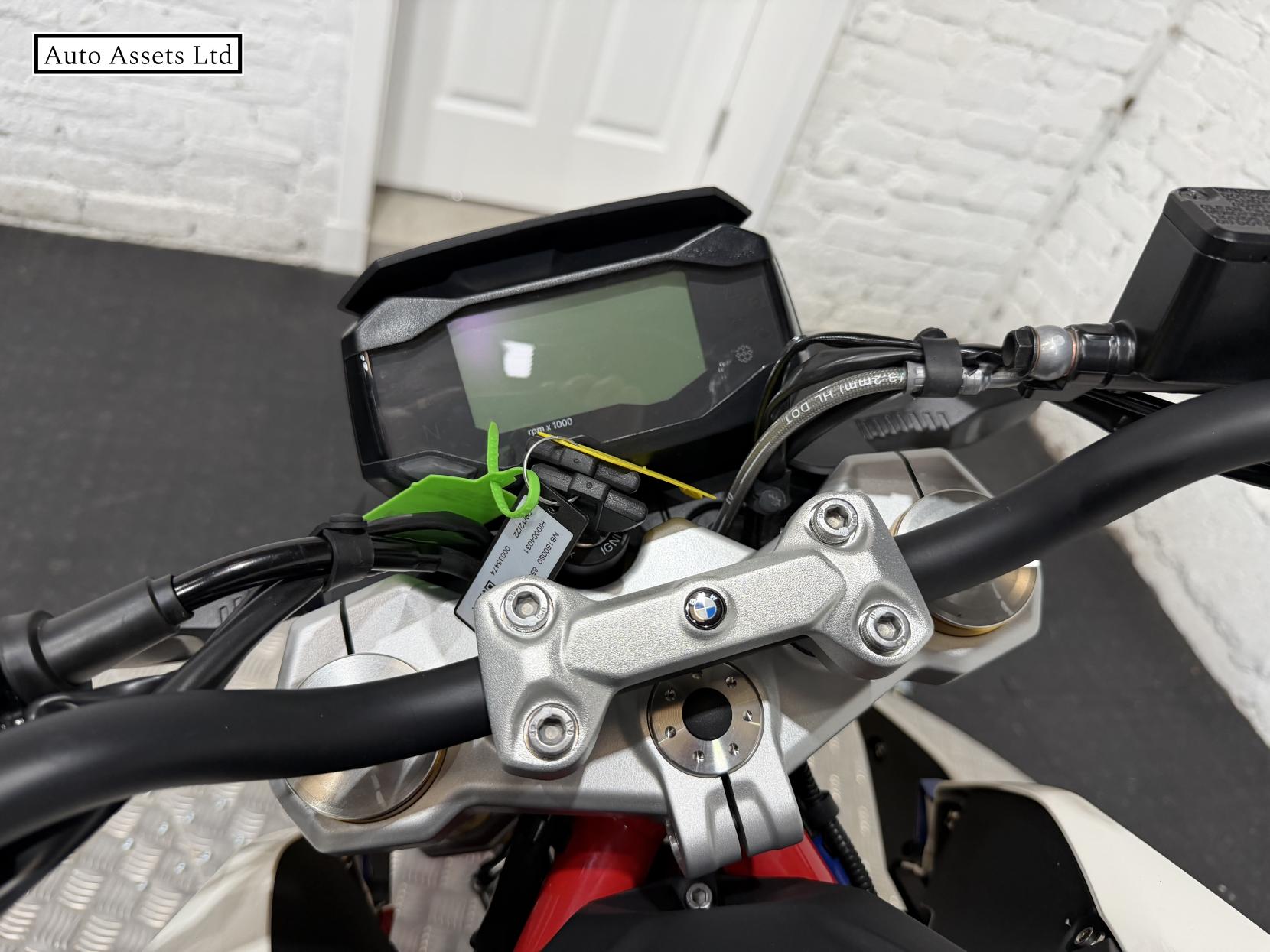 BMW G 310 R 310 Naked Petrol Manual Euro 5 (34 ps)