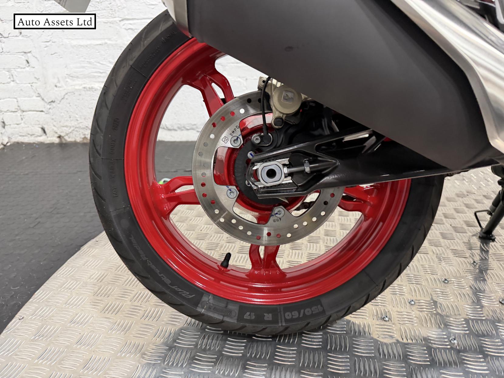 BMW G 310 R 310 Naked Petrol Manual Euro 5 (34 ps)