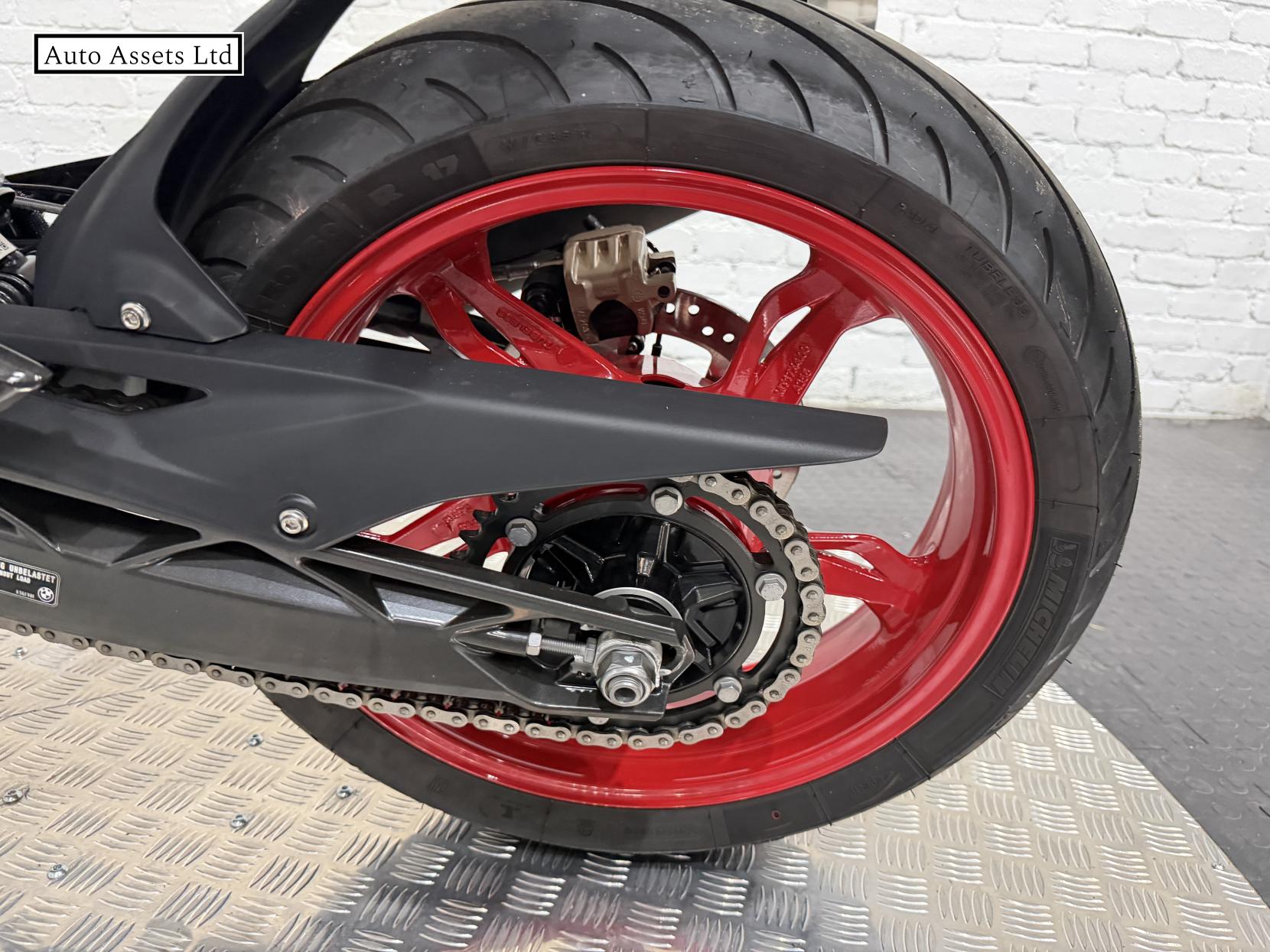 BMW G 310 R 310 Naked Petrol Manual Euro 5 (34 ps)