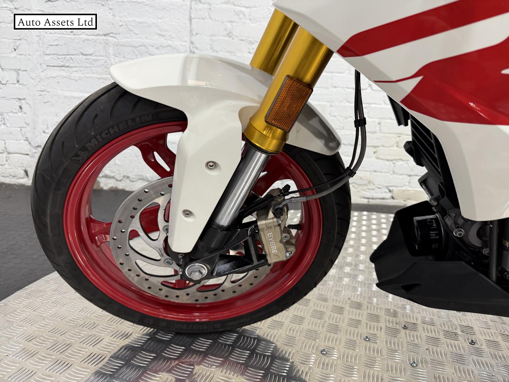 BMW G 310 R 310 Naked Petrol Manual Euro 5 (34 ps)