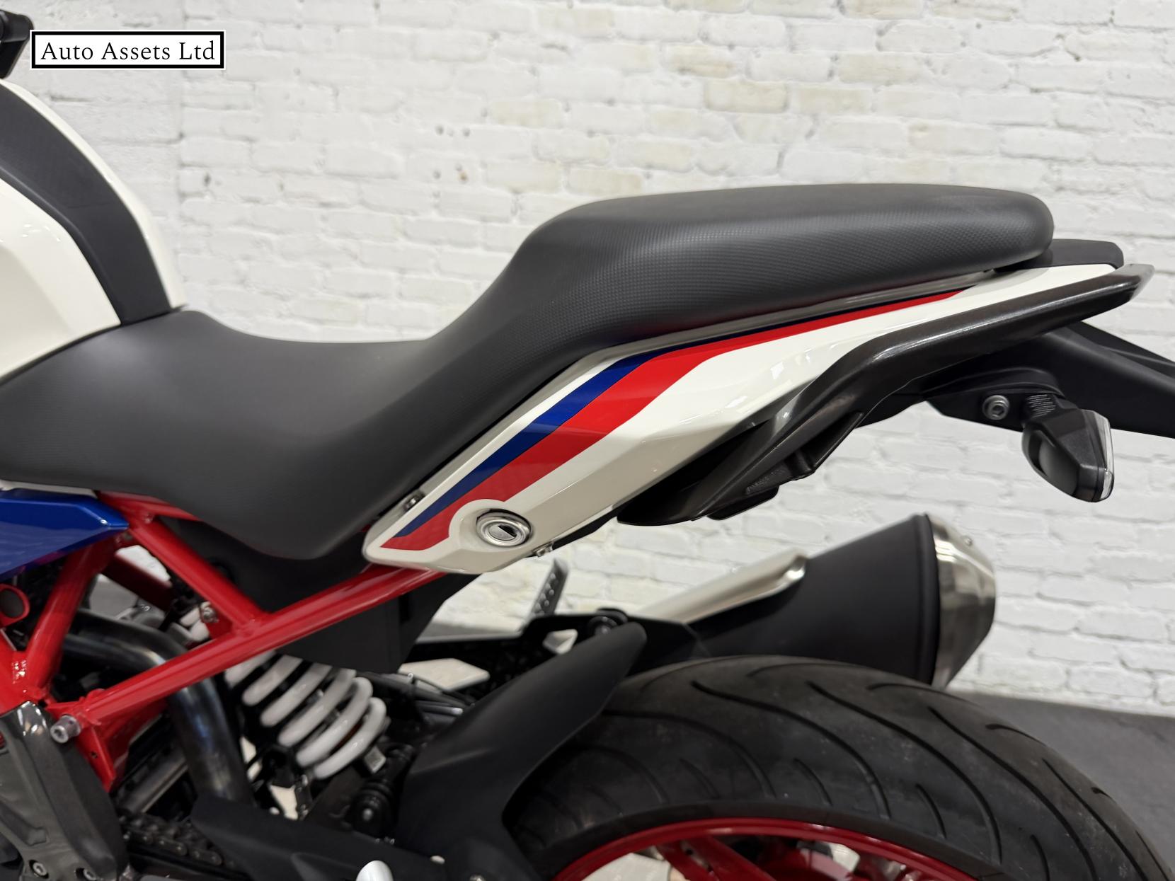 BMW G 310 R 310 Naked Petrol Manual Euro 5 (34 ps)