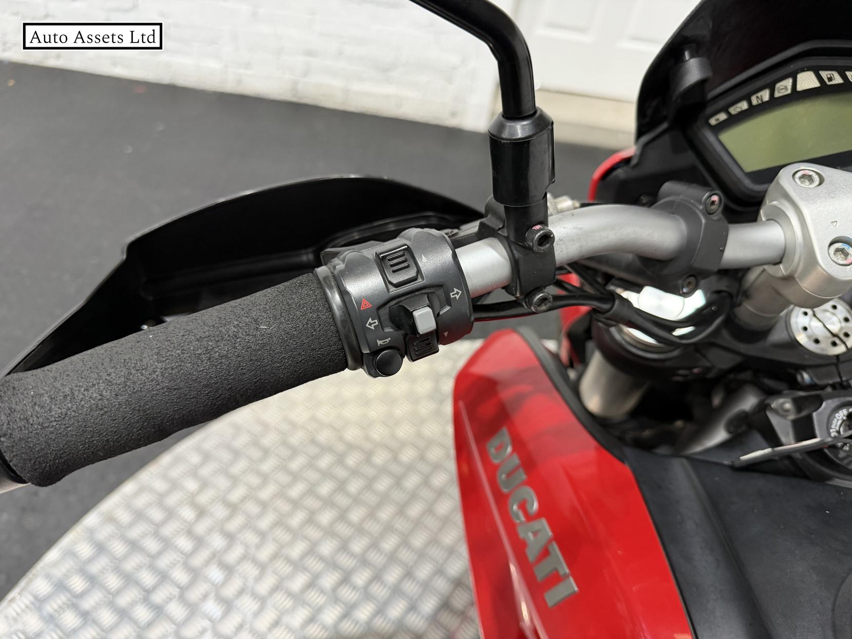 Ducati Hyperstrada 821 821 Naked Petrol Manual Euro 3 (104 ps)
