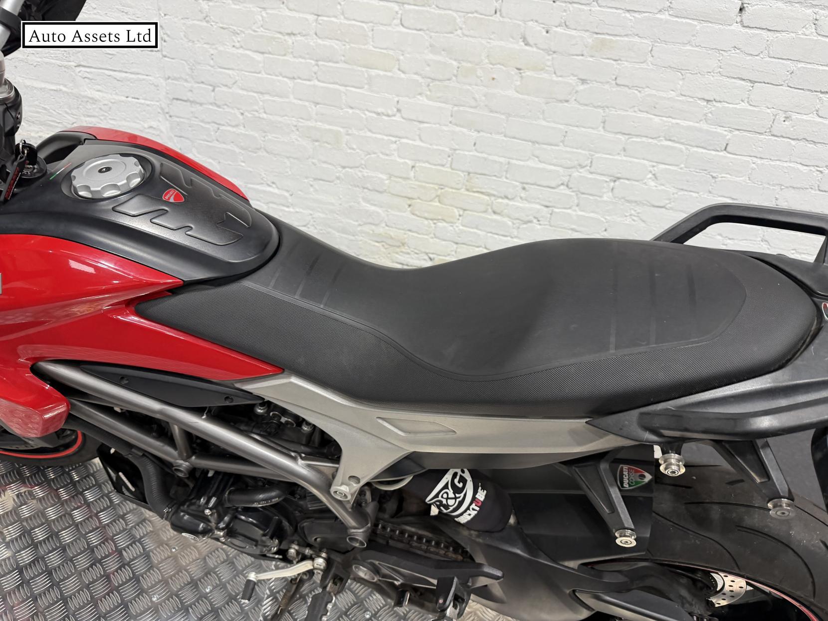 Ducati Hyperstrada 821 821 Naked Petrol Manual Euro 3 (104 ps)