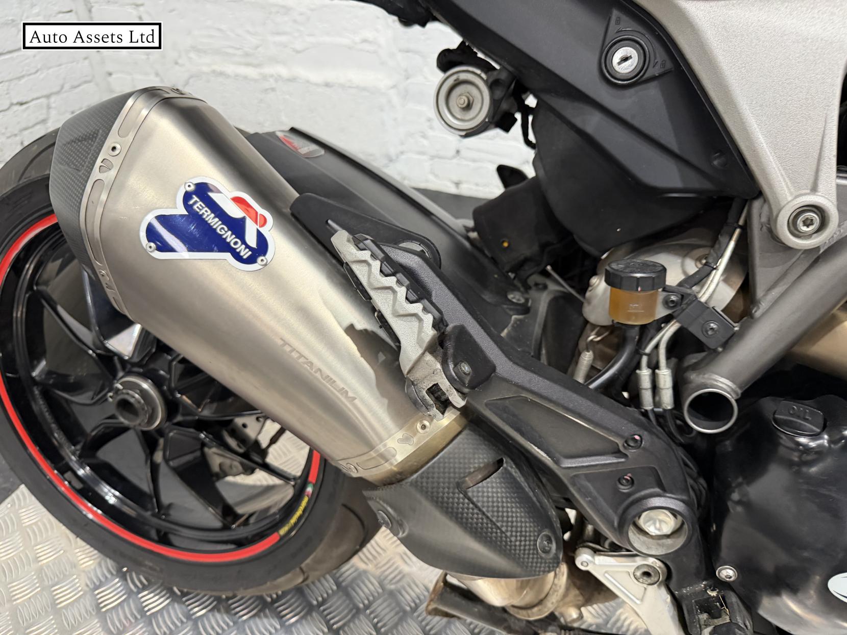 Ducati Hyperstrada 821 821 Naked Petrol Manual Euro 3 (104 ps)