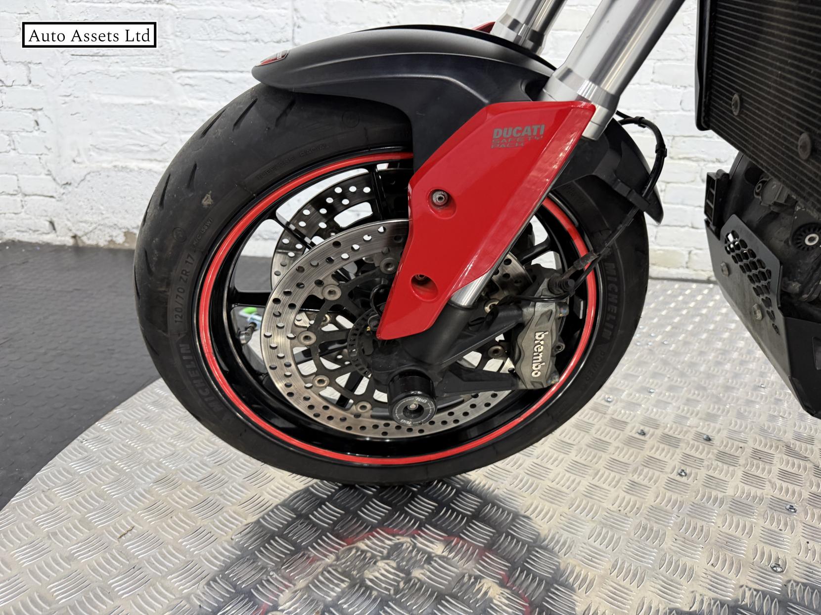 Ducati Hyperstrada 821 821 Naked Petrol Manual Euro 3 (104 ps)