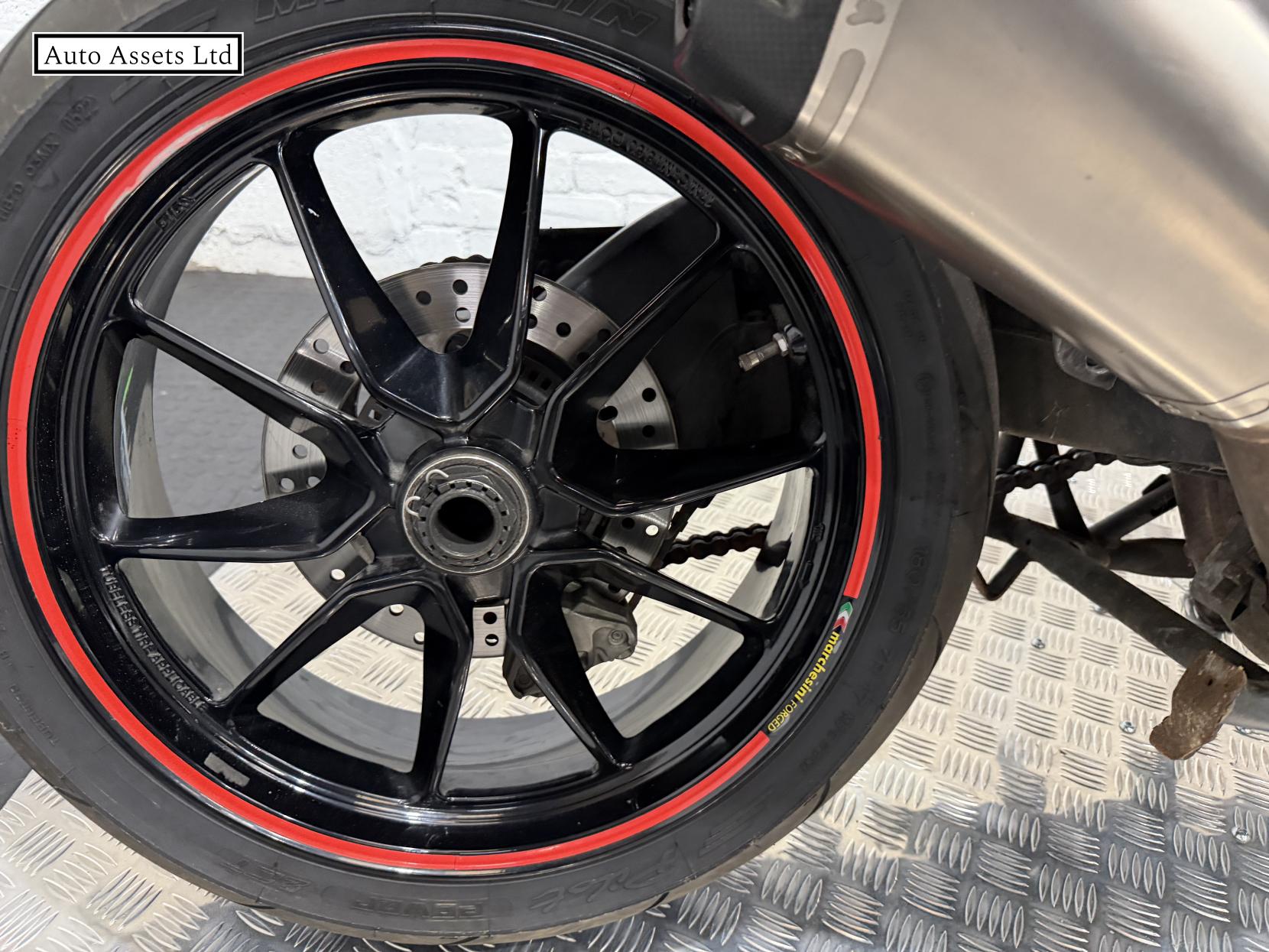 Ducati Hyperstrada 821 821 Naked Petrol Manual Euro 3 (104 ps)