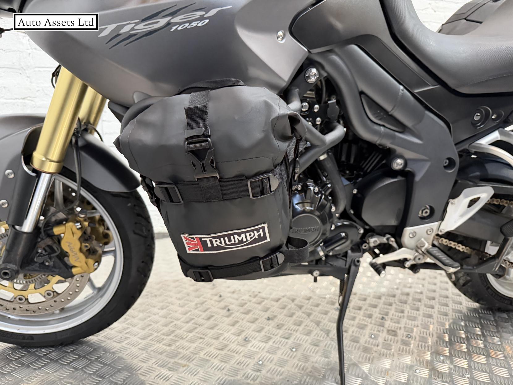 Triumph Tiger 1050 1050 Sport Adventure Petrol Manual (125 ps)