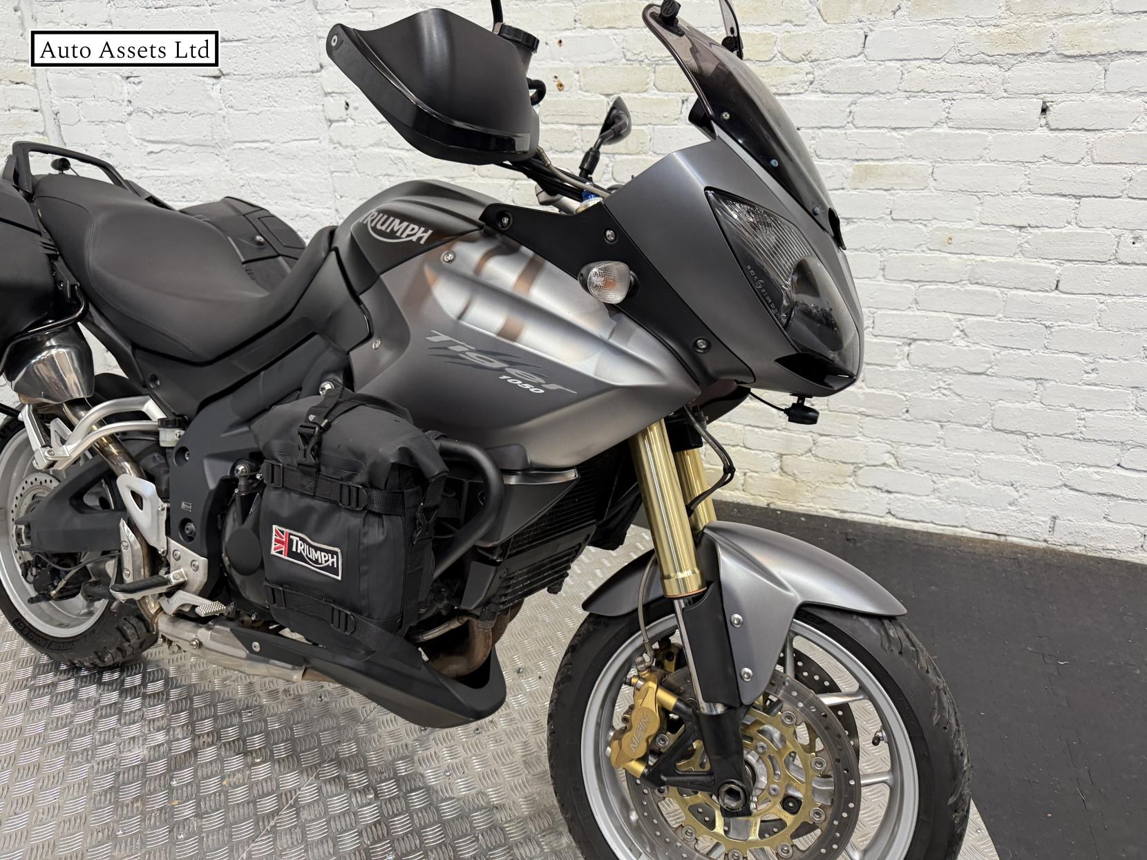 Triumph Tiger 1050 1050 Sport Adventure Petrol Manual (125 ps)