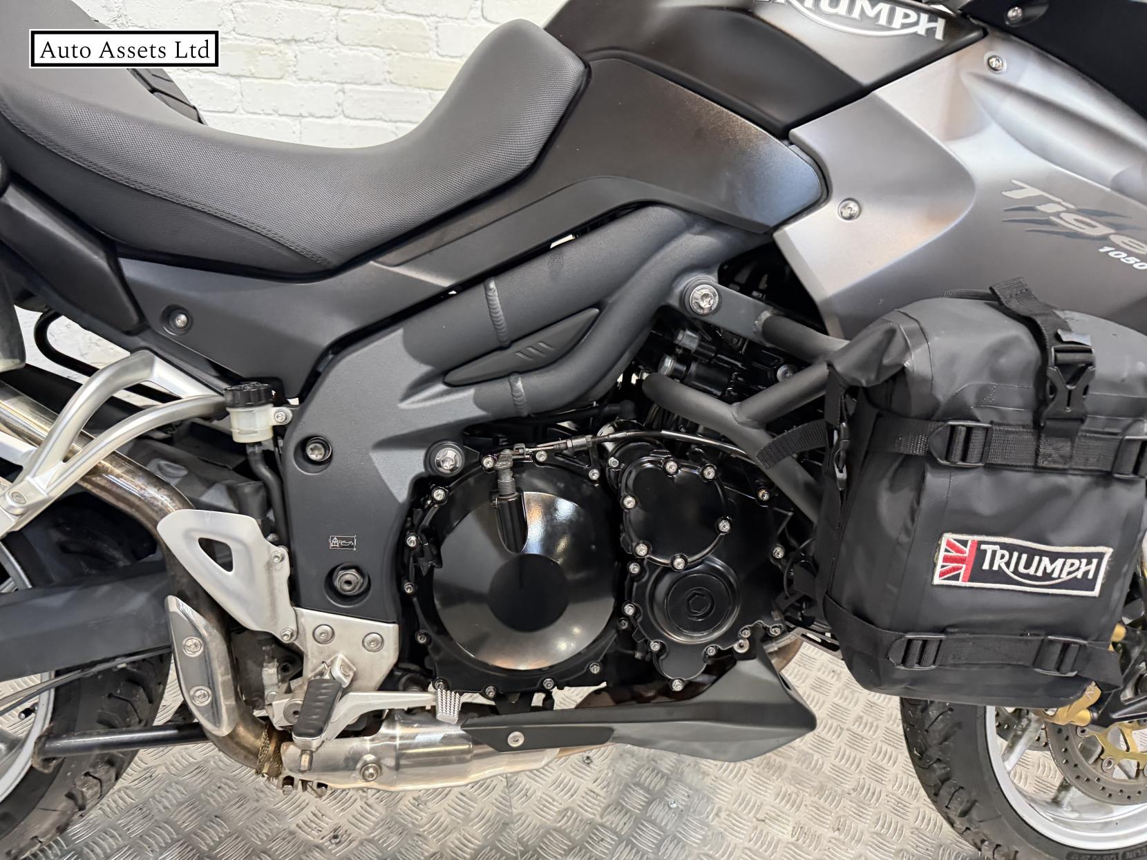 Triumph Tiger 1050 1050 Sport Adventure Petrol Manual (125 ps)