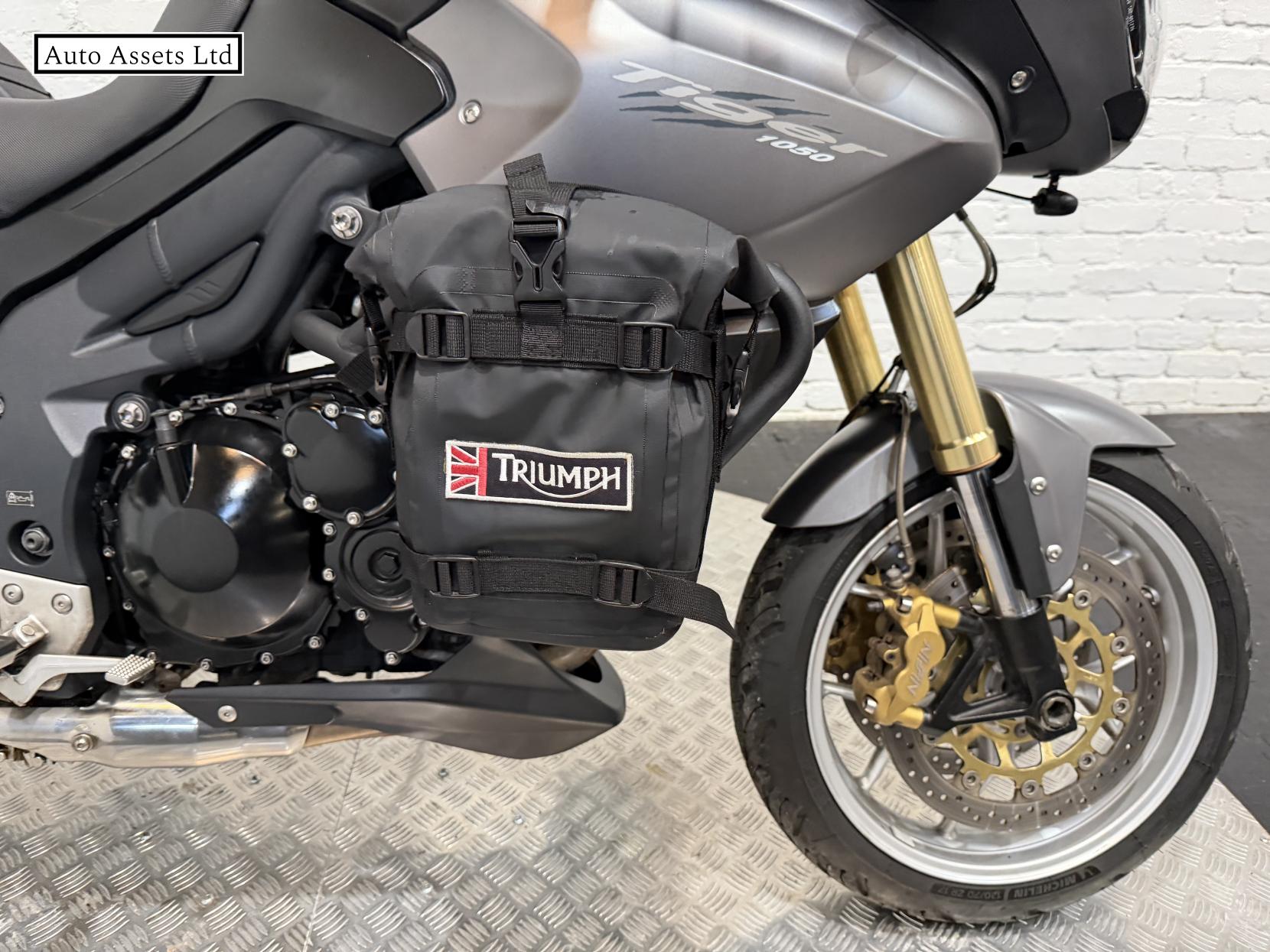 Triumph Tiger 1050 1050 Sport Adventure Petrol Manual (125 ps)