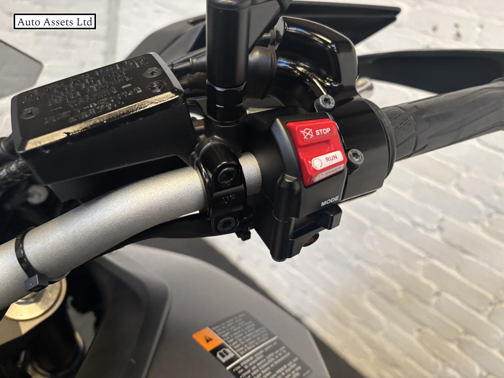Yamaha TRACER 900 900 ABS Adventure Petrol Manual (115 ps)