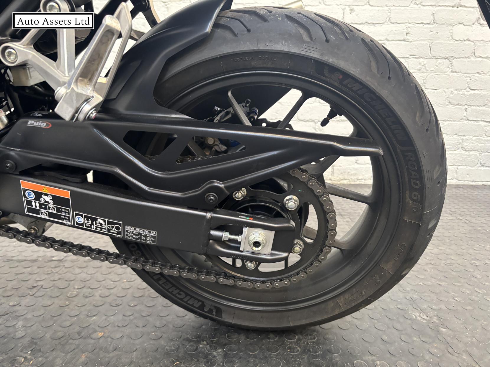 Honda CB750 Hornet 750 Naked Petrol Manual Euro 5 (91 ps)