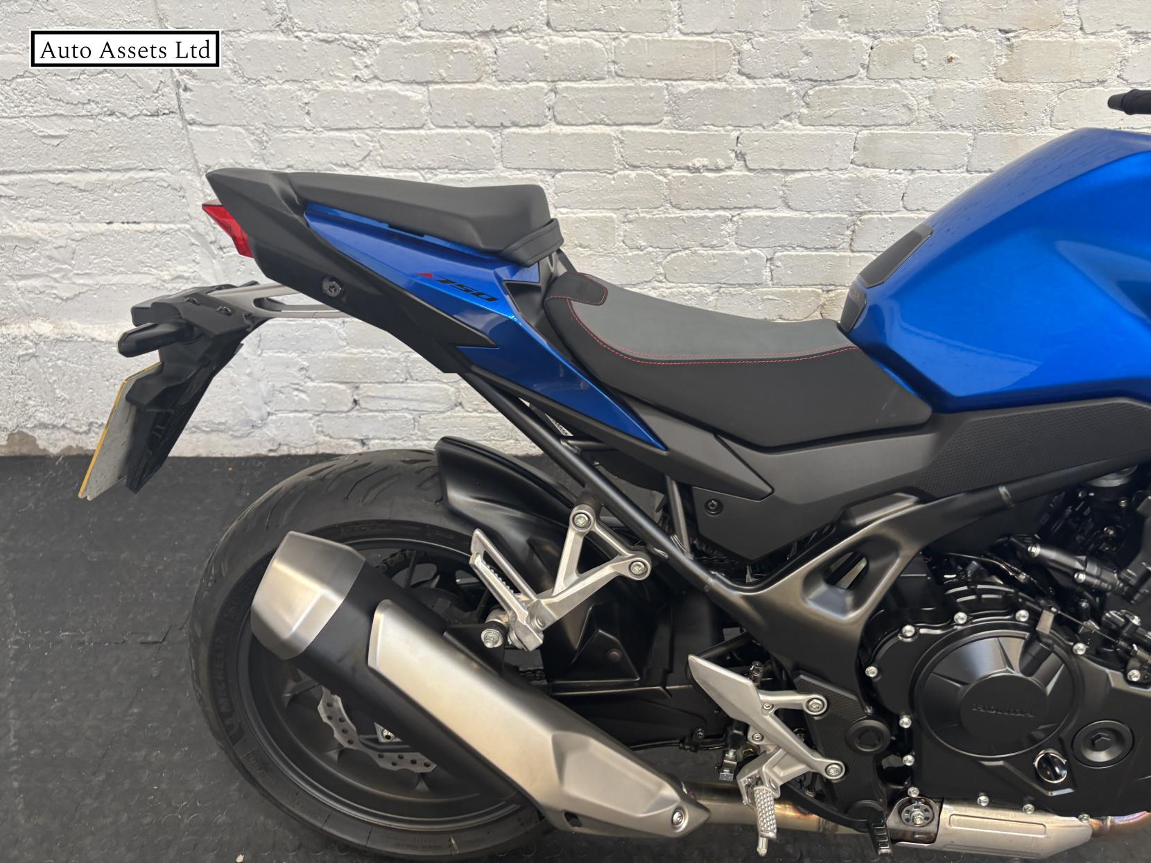 Honda CB750 Hornet 750 Naked Petrol Manual Euro 5 (91 ps)