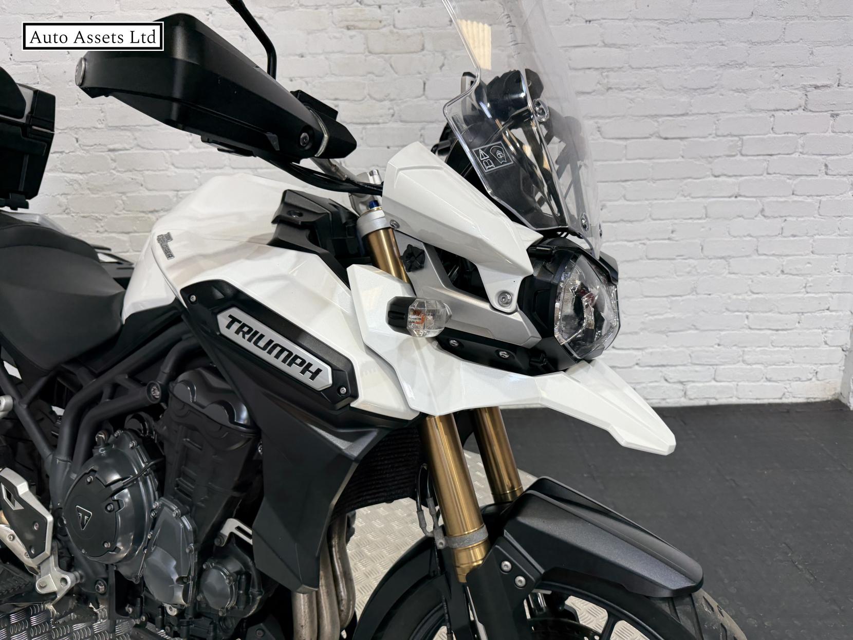 Triumph Explorer 1215 Adventure Petrol Manual (137 ps)