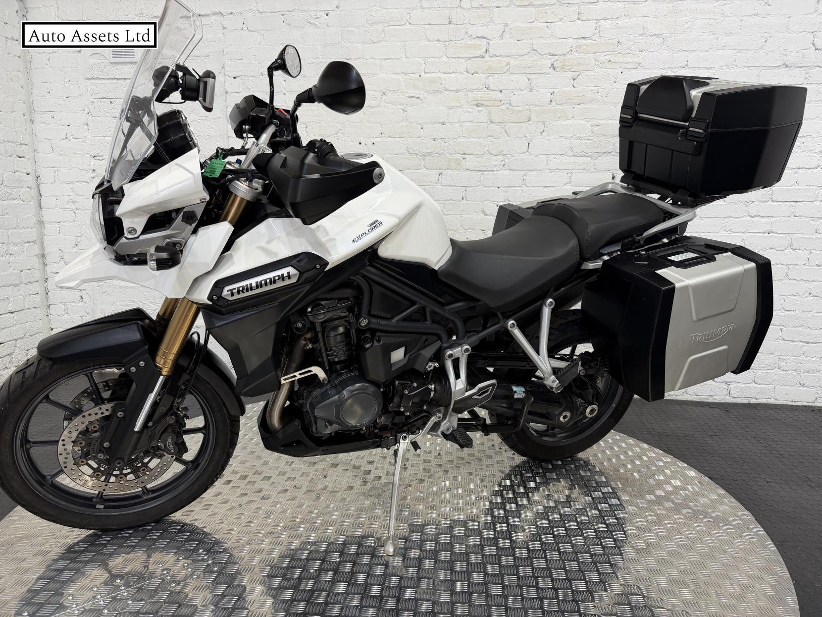 Triumph Explorer 1215 Adventure Petrol Manual (137 ps)