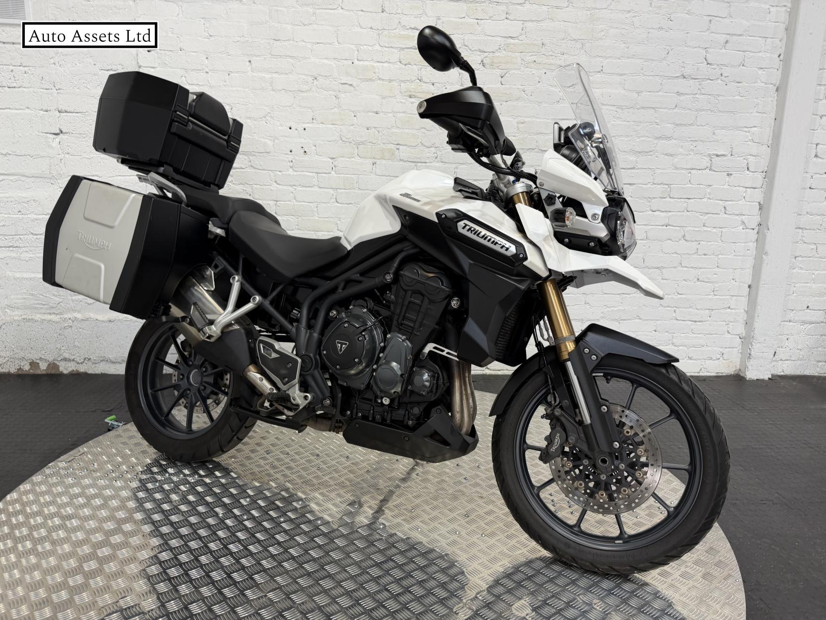 Triumph Explorer 1215 Adventure Petrol Manual (137 ps)