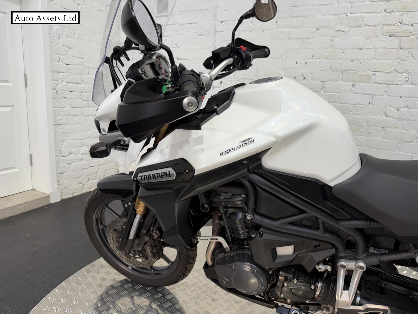 Triumph Explorer 1215 Adventure Petrol Manual (137 ps)