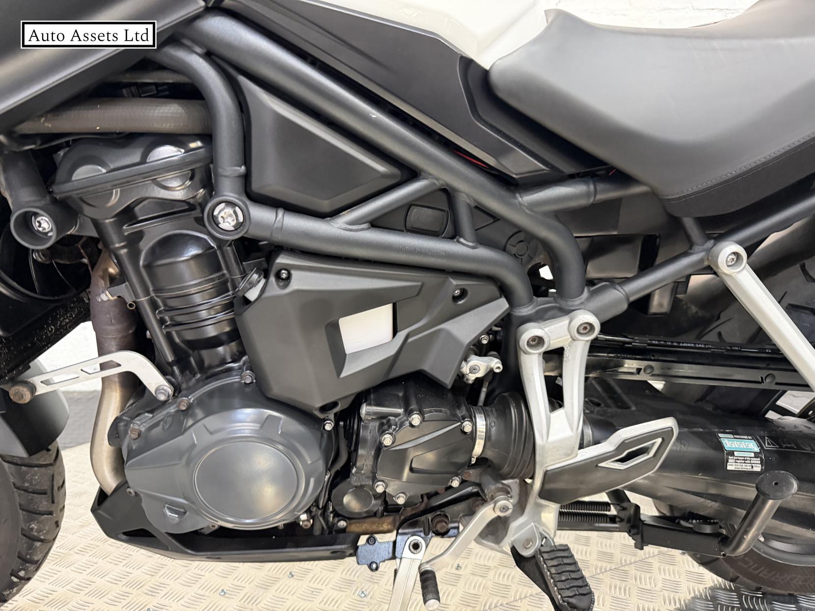 Triumph Explorer 1215 Adventure Petrol Manual (137 ps)