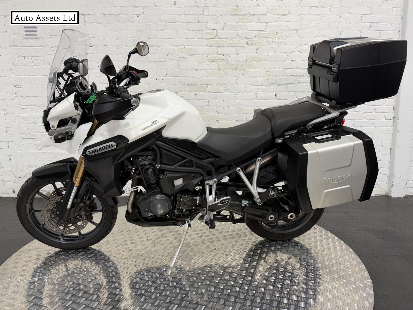Triumph Explorer 1215 Adventure Petrol Manual (137 ps)