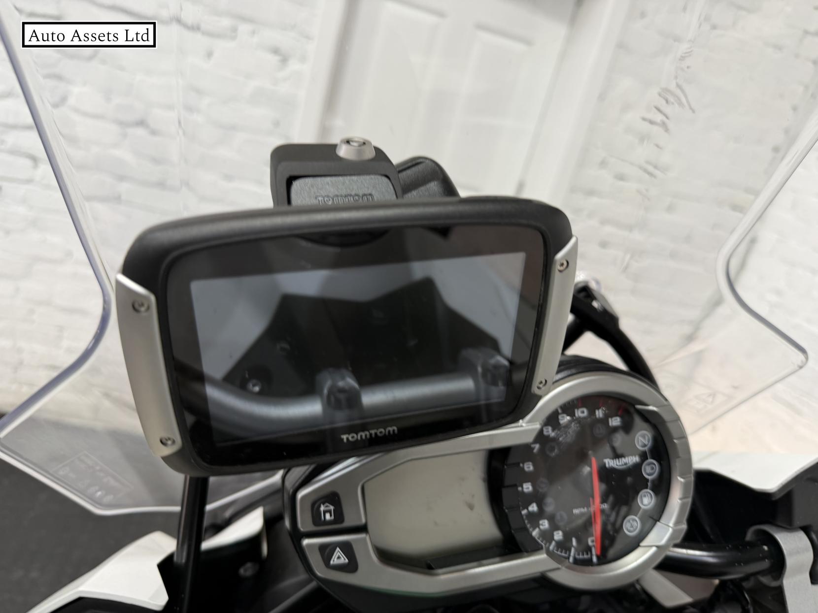 Triumph Explorer 1215 Adventure Petrol Manual (137 ps)