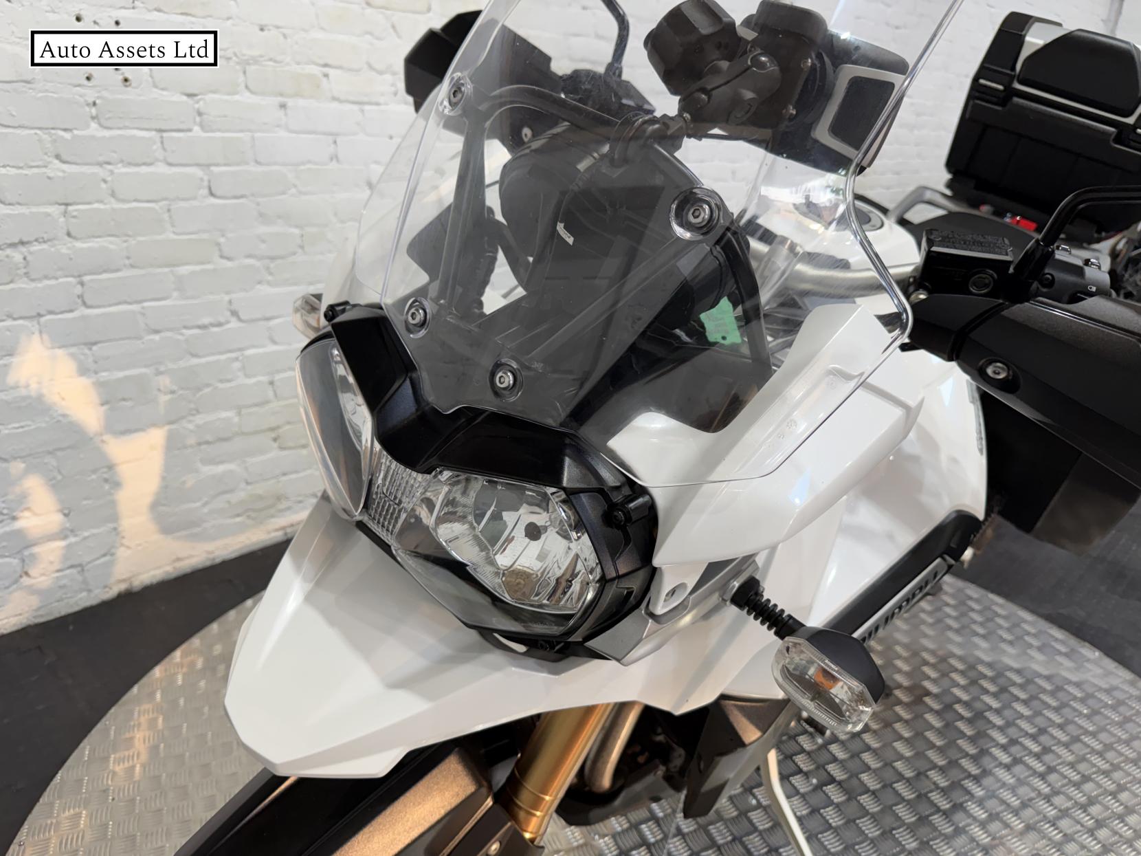 Triumph Explorer 1215 Adventure Petrol Manual (137 ps)