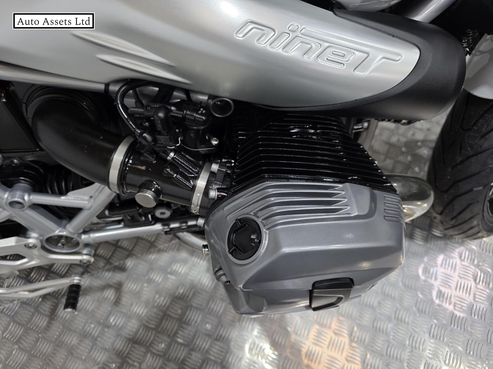 BMW R nineT Racer 1170 Roadster/Retro Petrol Manual Euro 4 (110 ps)